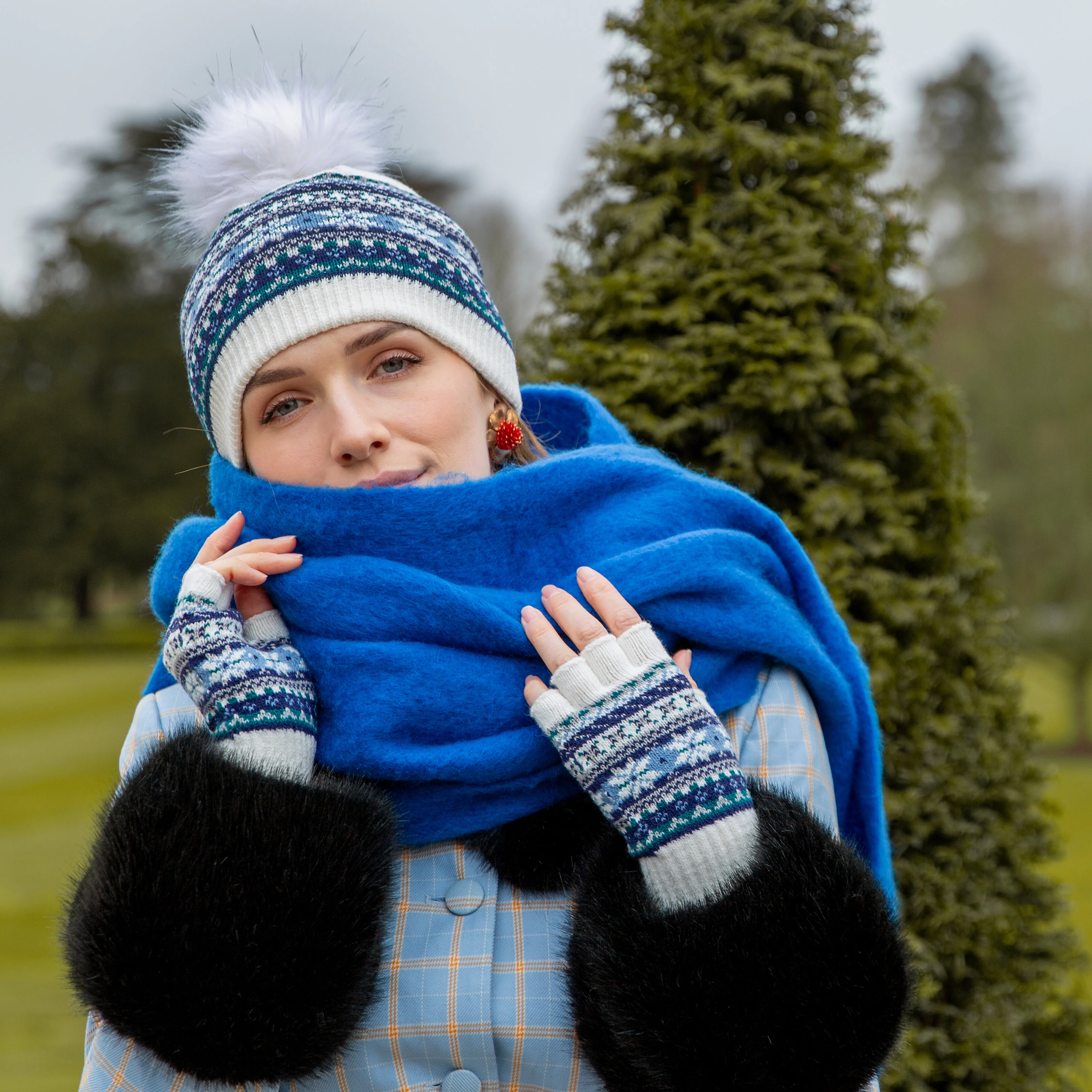 Women’s Jacquard Fair Isle Knitted Bobble Hat with Faux Fur Pom Pom